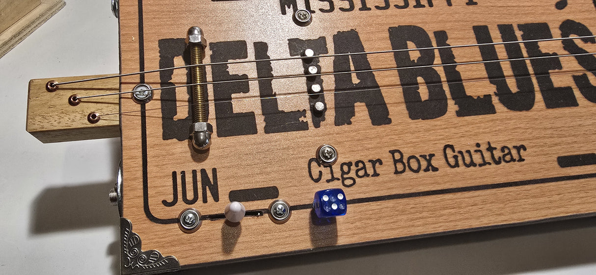 Delta blues 3tpv special cigar Box guitar