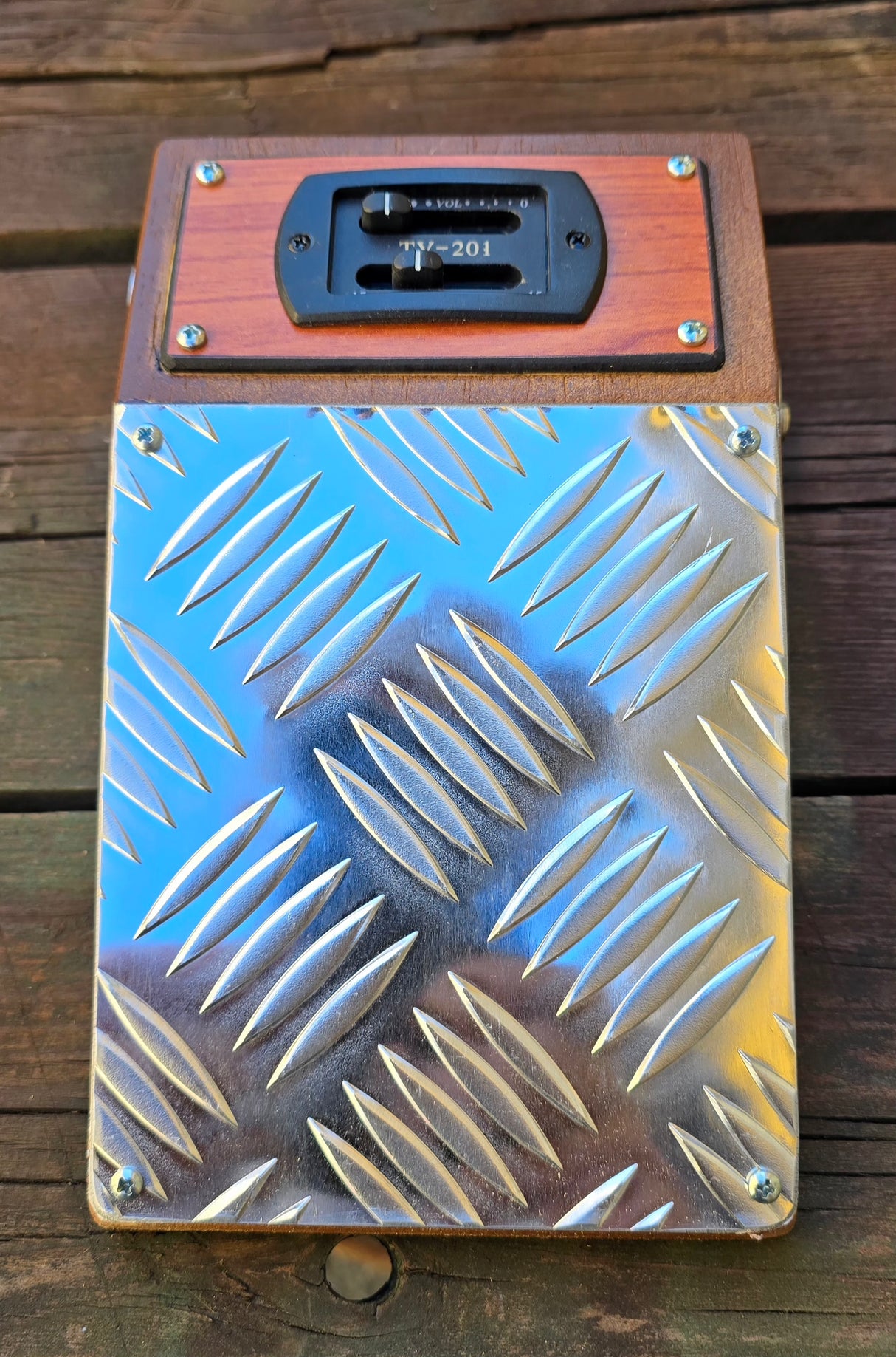 Cuneo stomp-box Magnum