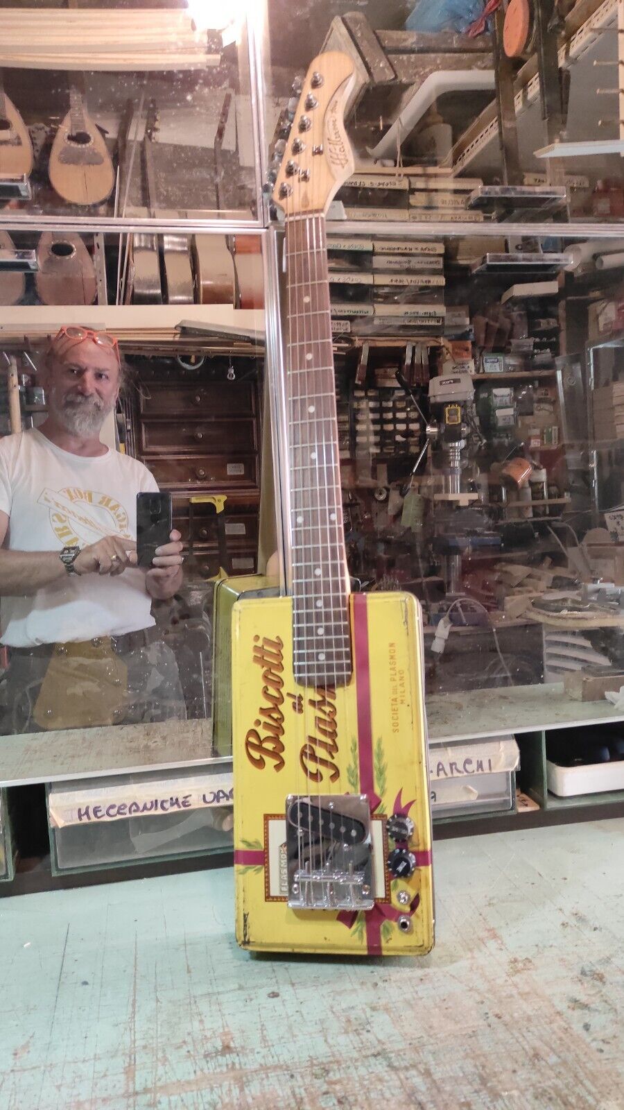 Biscotti Plasmon n° 1000 Delta blues Cigar Box Guitar 6 Strings Matteacci